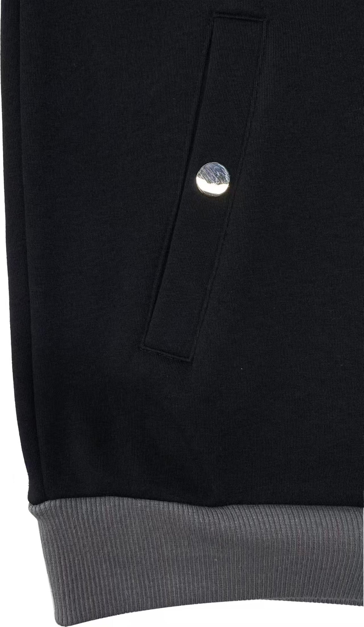 Custom-made autumn sweatshirt with irregular-shaped zipper lapel
