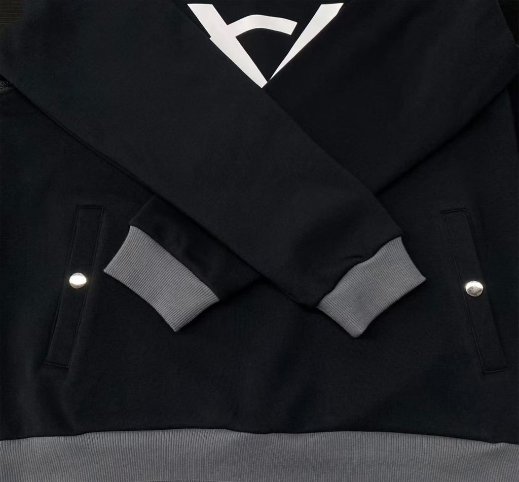 Custom-made autumn sweatshirt with irregular-shaped zipper lapel